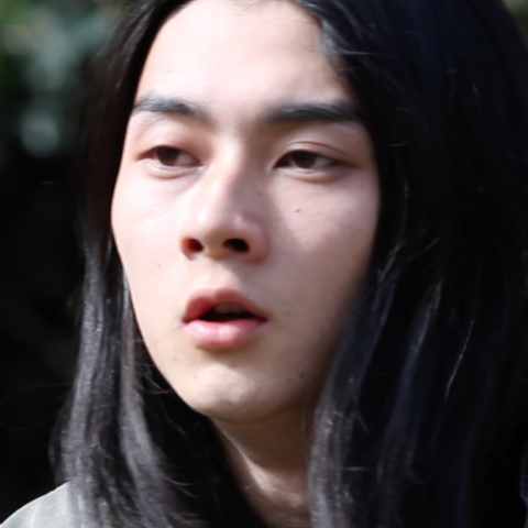 栁俊太郎